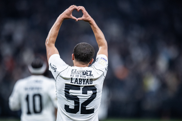 Técnico do Corinthians elogia Zakaria Labyad e fala sobre integração de elenco global
