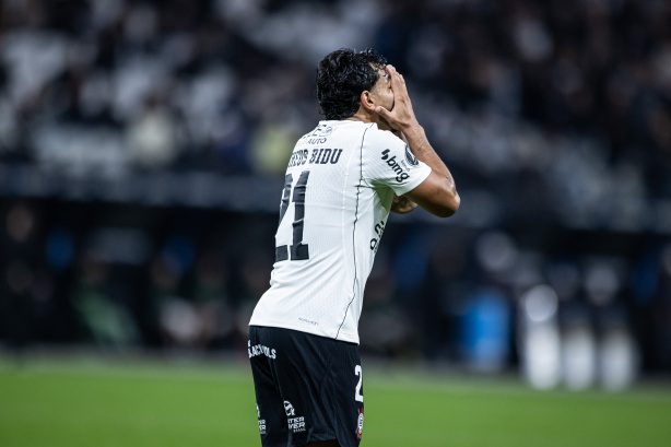 'Time sem vergonha' e chateação: Fiel repercute derrota para o Platense na Libertadores