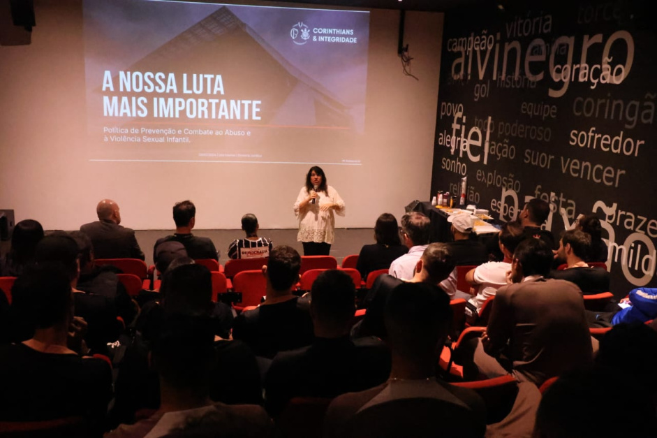 Corinthians promove encontro sobre integridade e proteo de jovens atletas no Maio Laranja