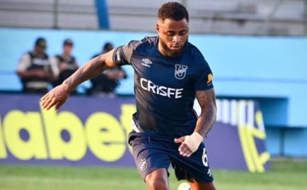 Lateral emprestado pelo Corinthians completa um mês sem jogar