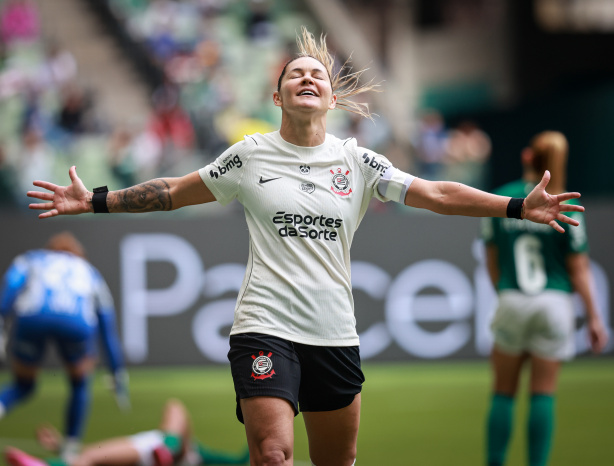 Gabi Zanotti celebra gol decisivo e classificação do Corinthians sobre o Palmeiras na Copa do Brasil