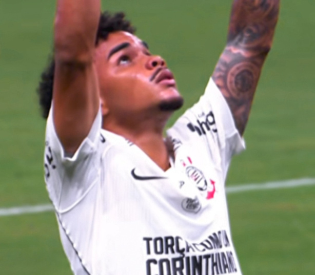 Atacante marca primeiro gol pelo Corinthians em vitória sobre o Grêmio