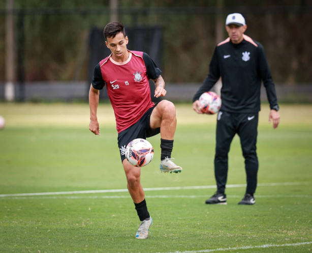 Lateral do Corinthians projeta estreia e detalha preparação para o Paulistão Sub-20