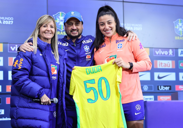 Duda Sampaio é homenageada por marca histórica na Seleção e reforça desejo de seguir no Corinthians