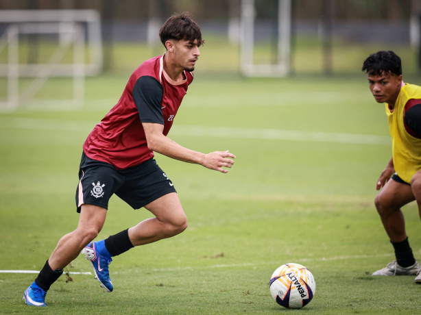 Meia do Corinthians destaca preparação e projeta d