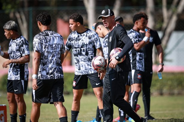 Auxiliar do Corinthians valoriza vitória no Paulis