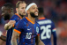 T�cnico da Holanda ressalta import�ncia de Memphis na Copa do Mundo e relembra visita ao Corinthians