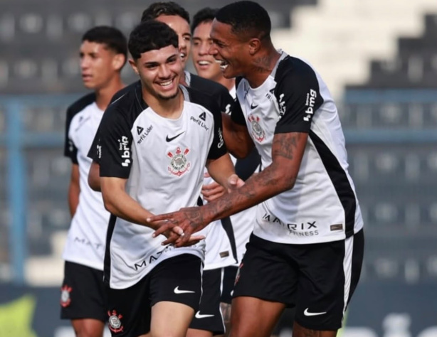 Corinthians goleia o Avaí e se aproxima do G8 no Brasileiro 