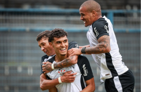 Tim�ozinho soube aproveitar a vantagem num�rica diante da Portuguesa Santista para conquistar a segunda vit�ria seguida no Estadual
