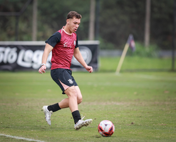 Centroavante do Sub-17 do Corinthians projeta partida contra o Cruzeiro e valoriza bom momento
