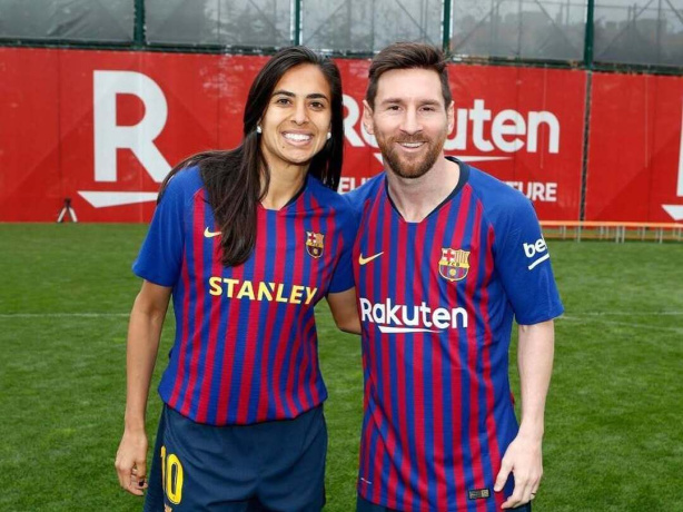 Jogadora do Corinthians recorda apoio de Messi ao futebol feminino durante passagem pelo Barcelona
