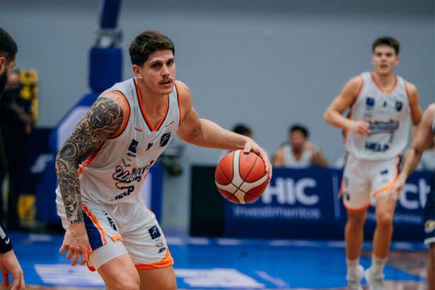 Corinthians negocia contratação de pivô que foi rival nas oitavas do NBB