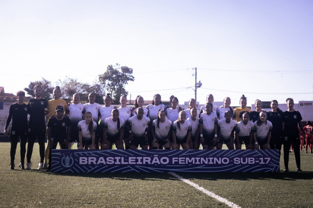 Corinthians vence jogo de in&iacute;cio ao fim e se mant&eacute;m como l&iacute;der isolado do Grupo A do Brasileir&atilde;o Sub-17