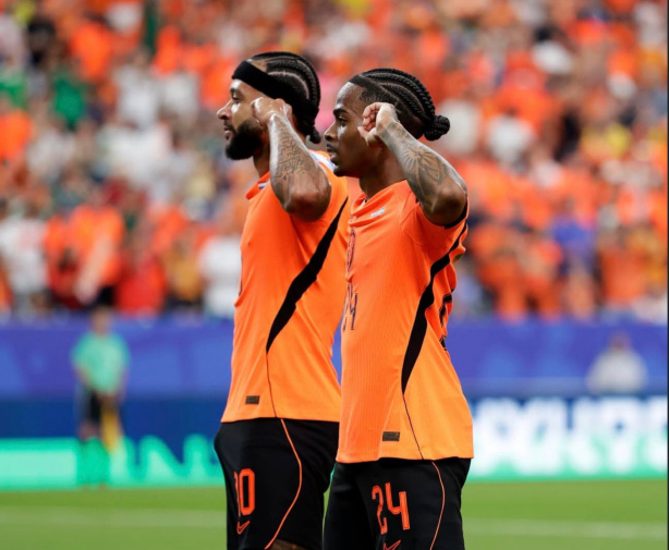 Memphis comemora gol da Holanda com Summerville