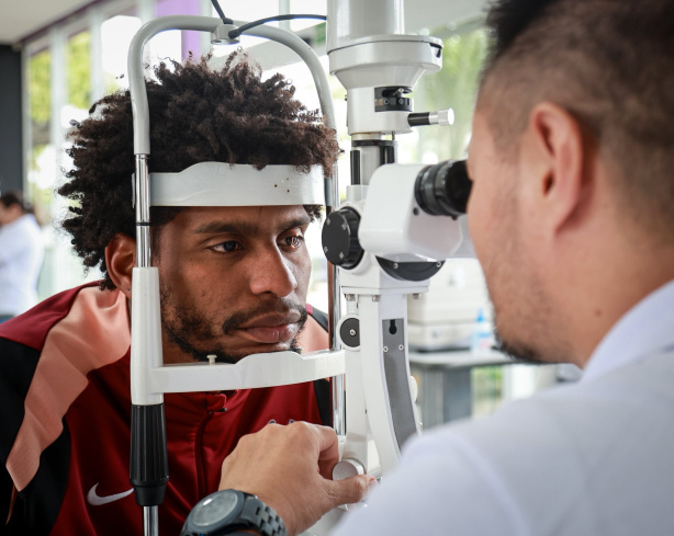Jogadores do Corinthians passam por bateria de exames médicos no CT Joaquim Grava