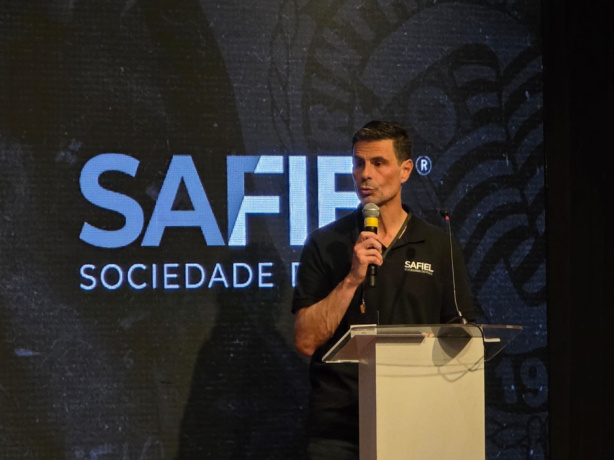 Idealizador da SAFiel explica proposta e pede assinatura de presidente do Corinthians em documento