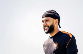 Memphis Depay deve iniciar o confronto diante do Marrocos no banco de reservas