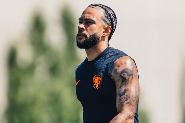 Torcida do Corinthians detona técnico da Holanda após deixar Memphis no banco em eliminação na Copa