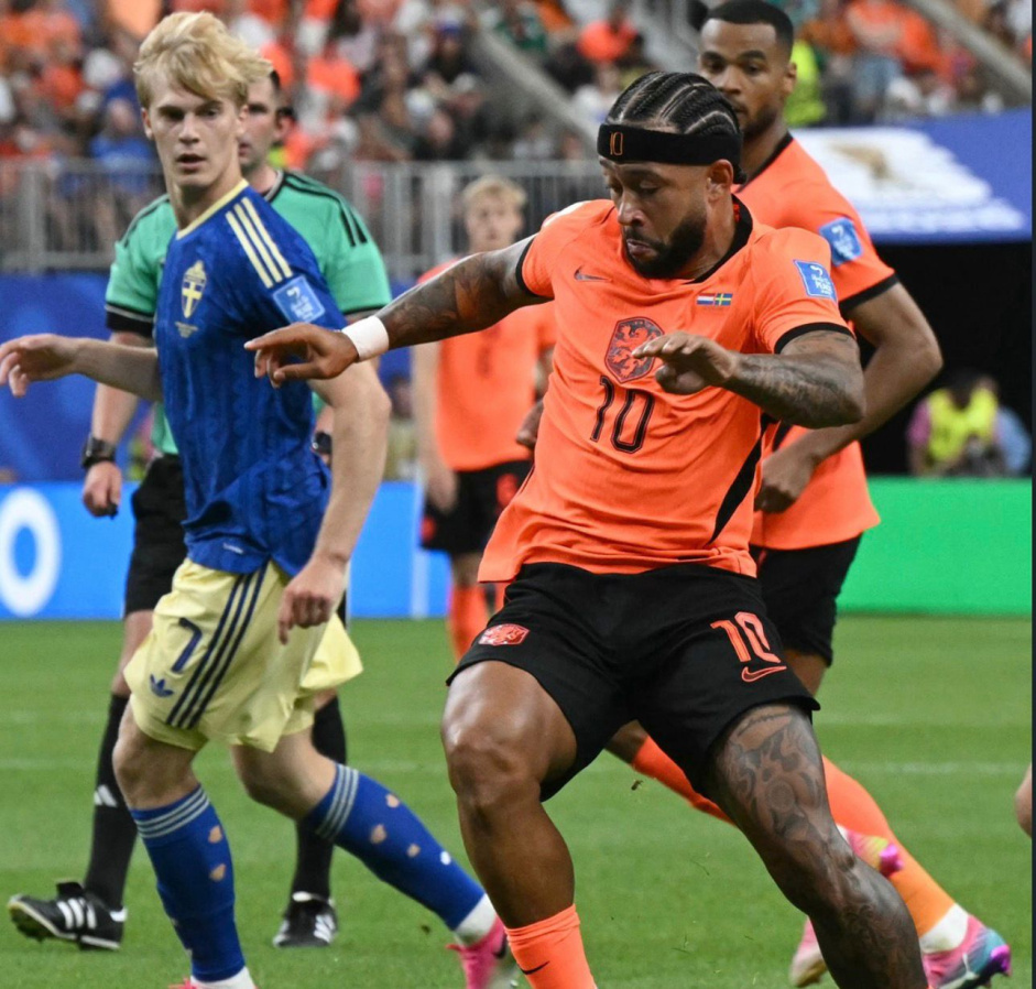 Ídolo do Corinthians ironiza ausência de Memphis em eliminação da Holanda na Copa do Mundo