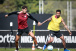 Corinthians finaliza sexta-feira com atividades de enfrentamento e for�a em treinamento