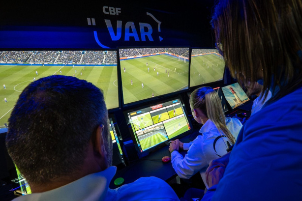 CBF avança na implementação do impedimento semiautomático no futebol brasileiro