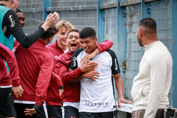Matheus Rocha marcou duas vezes na vitória sobre o Palmeiras