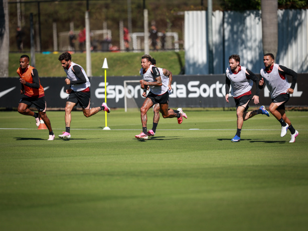 Corinthians foca em organização defensiva no penúltimo treino antes de amistoso no Paraná