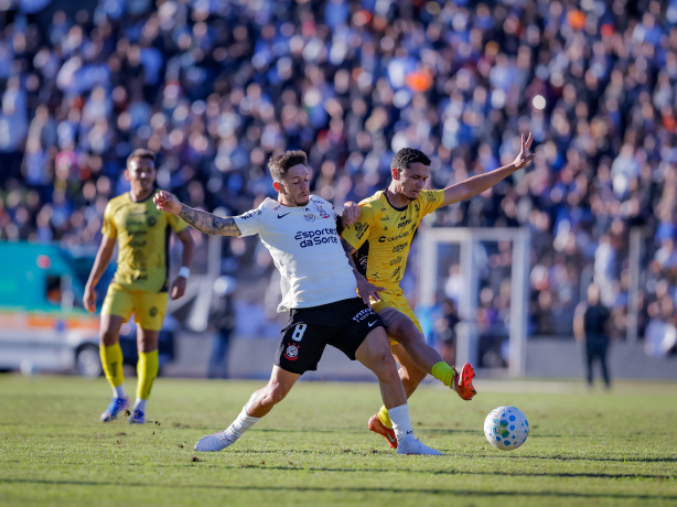 O Corinthians voltou a campo depois de mais de um mês e não apresentou um bom futebol