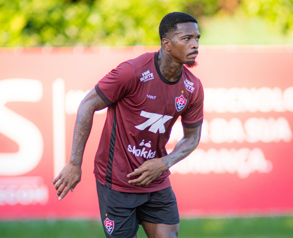 Vitória confirma contratação de Cacá emprestado pelo Corinthians por valor milionário