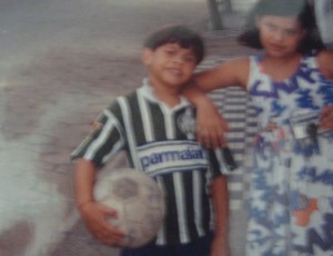 Bernardo com a camisa do Palmeiras quando criança