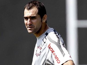 Danilo confirmado entre os titulares do Corinthians