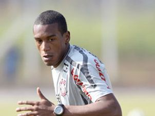Edenilson ser titular do Corinthians nesta quarta-feira, contra o Cear