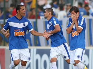 Montillo lamenta pnalti perdido no fim do duelo com o Corinthians em Sete Lagoas