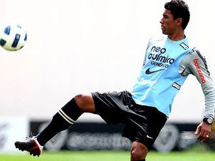 Paulinho quer seguir no Corinthians em 2012