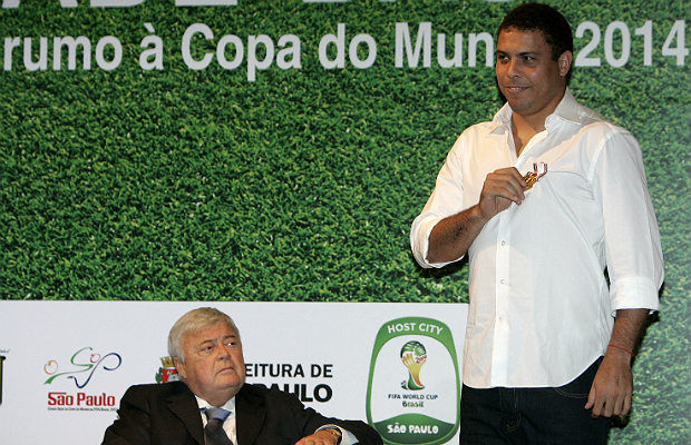 Ricardo Teixeira deve passar o comando do COL da Copa de 2014 para o ex-jogadorRonaldo