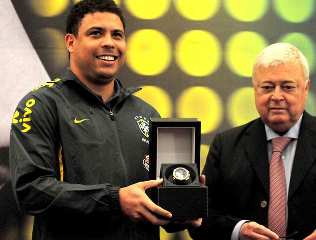 Ronaldo e Teixeira em evento da CBF: troca de poder no COL 