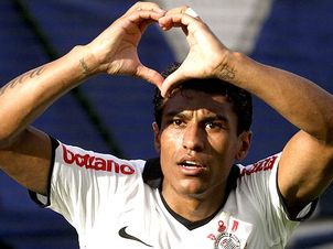 Volante Paulinho demonstra amor pelo Corinthians. Vai ficar no clube em 2012?