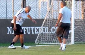 Adriano fazendo fisioterapia no Corinthians