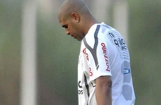 Adriano j treina e deve estrear contra o Flamengo