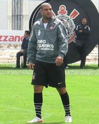 Adriano no treino do Corinthians
