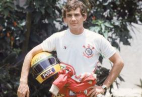 Senna andava com a camisa do Corinthians embaixo do Macaco