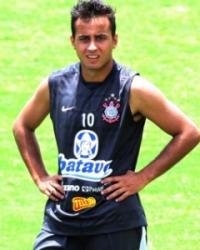 Bruno Bertucci teve chances com Mano Menezes, mas no se firmou na lateral do Corinthians