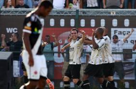 Bruno César comemora com os companheiros o gol marcado contra o Vasco