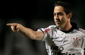 Chico comemora o primeiro gol do Corinthians