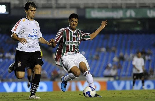 Corinthians afunda o Fluminense mas segue sem vencer