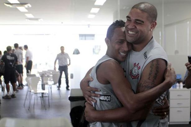 Corinthians busca desesperadamente um bom camisa 9