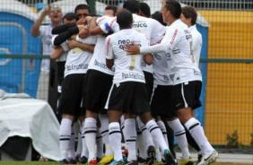 Corinthians comemora a terceira vitria seguida