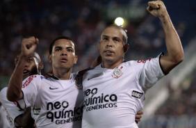Corinthians comemorando o gol da vitria na partida de ida