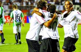Corinthians comemorando o gol de empate