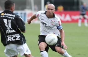 Corinthians jogando contra a arbitragem e o Bragantino, ficou no empate em 1x1